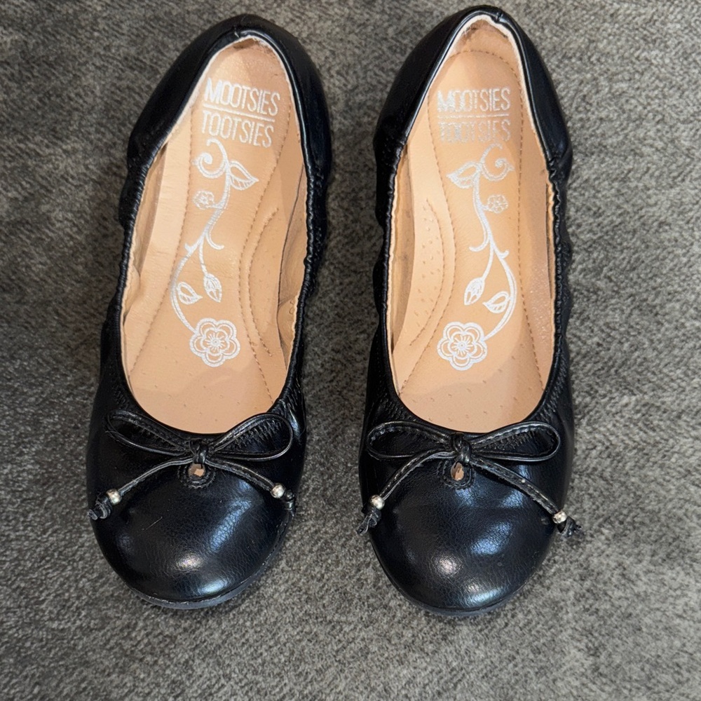 Mootsies Tootsies Black Flats with Bow Detail